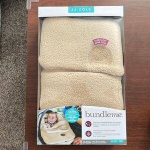 NWT JJ Cole Original Bundleme Shearling Car Seat Cover